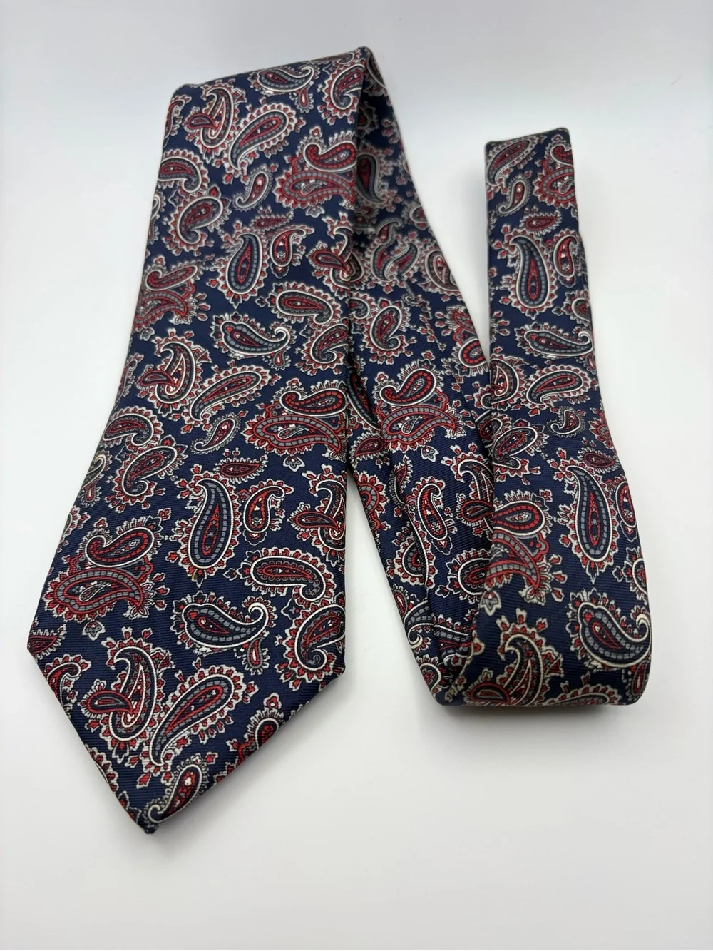 Arnie (Palmer) Men’s Paisley Necktie Navy Blue Red Gray Classic Wide Tie